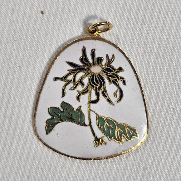 Vintage Gold Tone White Enamel Flower Pendant. - Picture 1 of 4